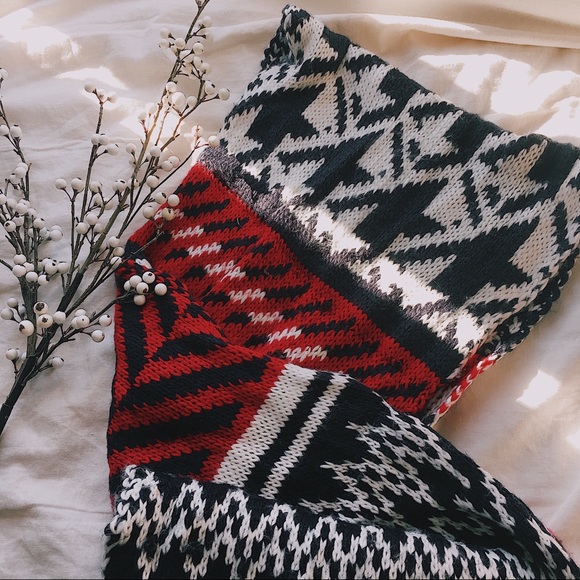 A&F Oversized Christmas Scarf - Picture 1 of 3